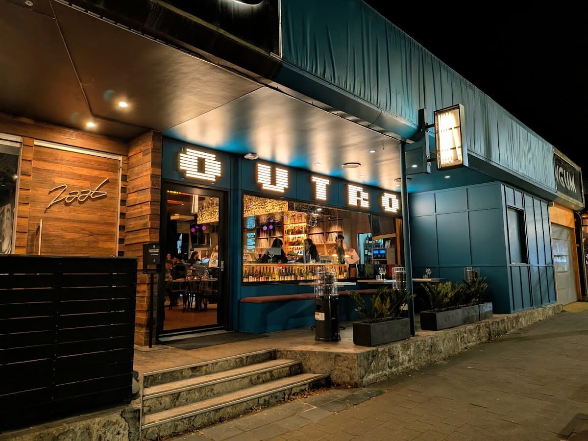 Bar Outro